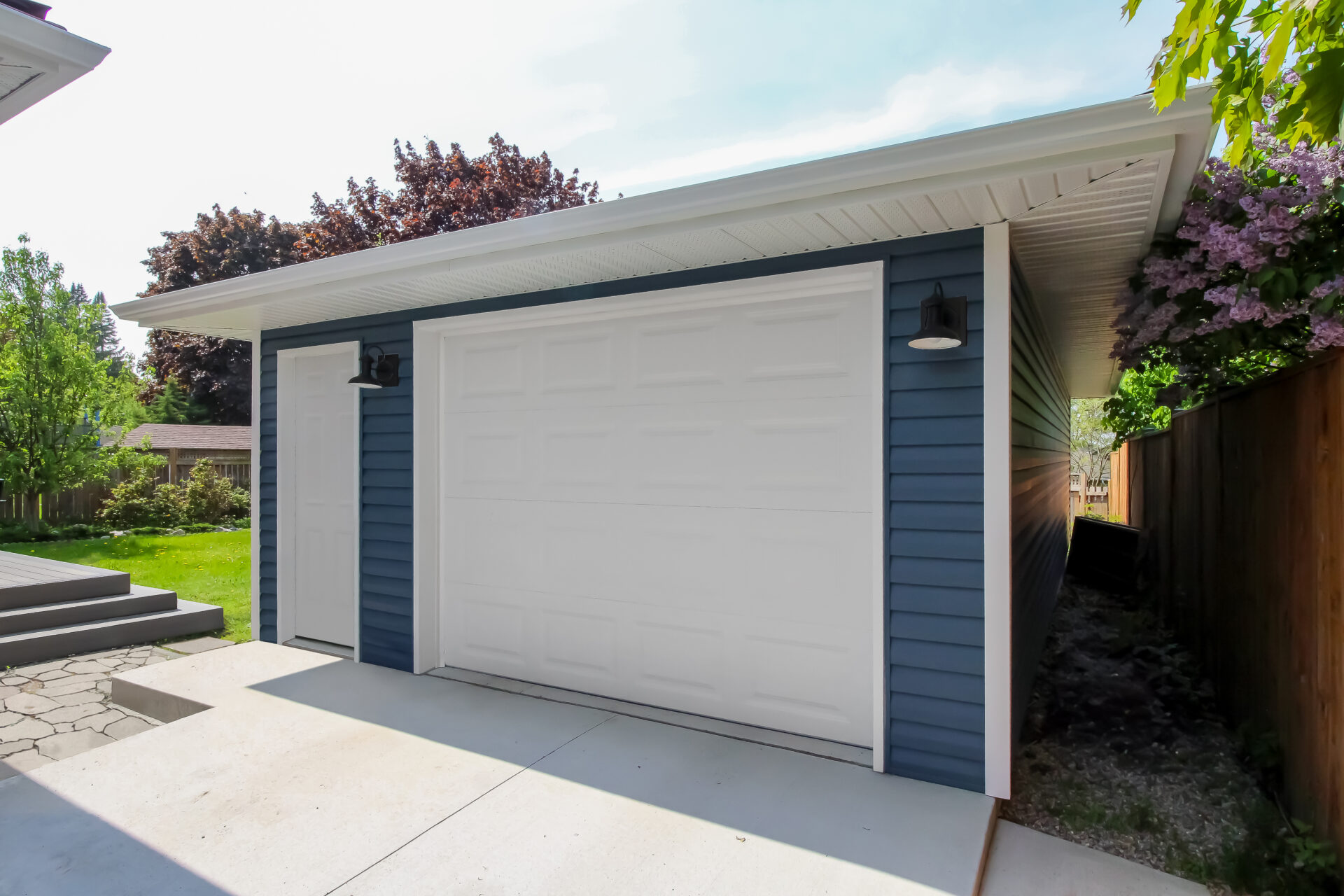 Detached Garage